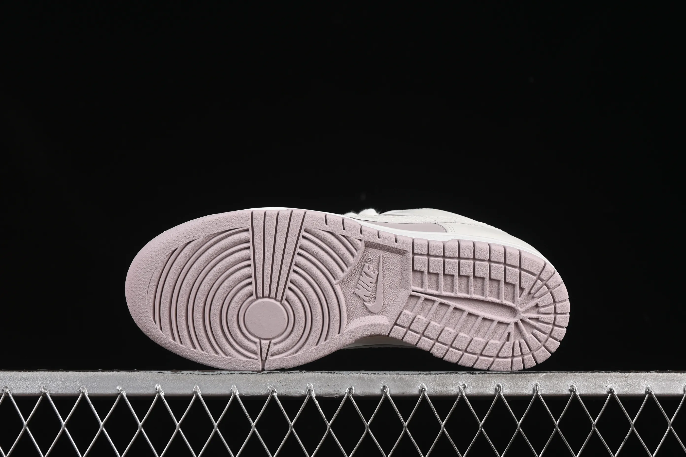 All categories Nk SB Dunk series Nk SB Dunk Low low-top sneakers Nike SB Dunk Low white lavender embossed low-top casual sneakers IH0639-011
